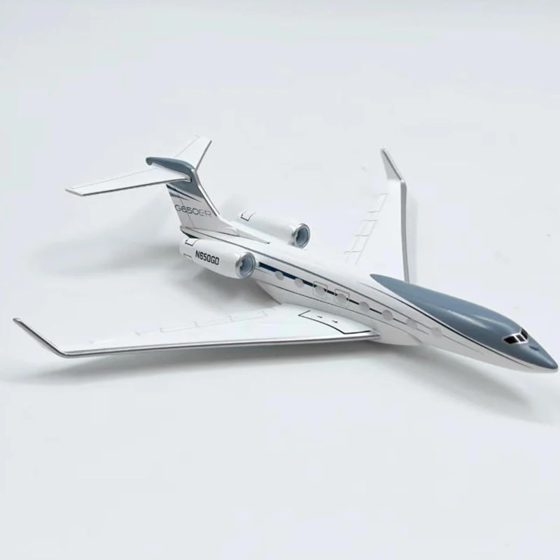 

Литая под давлением модель самолета из сплава 1:200 длиной около 16 см, Aerospace G650ER для коллекций дисплеев