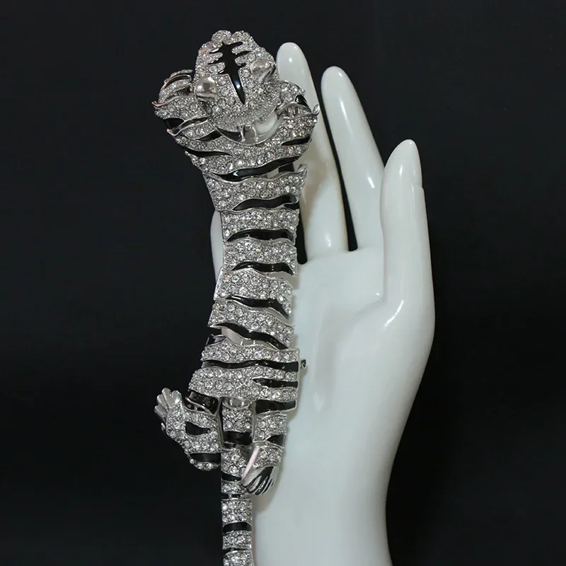 Oversized and exaggerated tiger brooch, hanging collar accessories, shawl accessories view 4