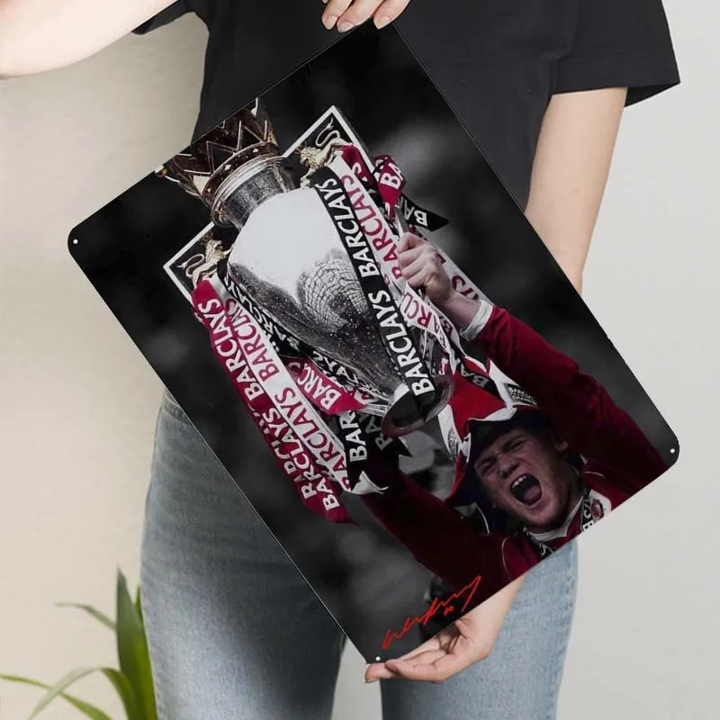 Wayne Rooney โปสเตอร์โลหะฟุตบอลกีฬาป้ายโลหะ Man Cave Custom Tinplate ป้ายสําหรับตกแต่ง Wall Art Retro มุมกาแฟ