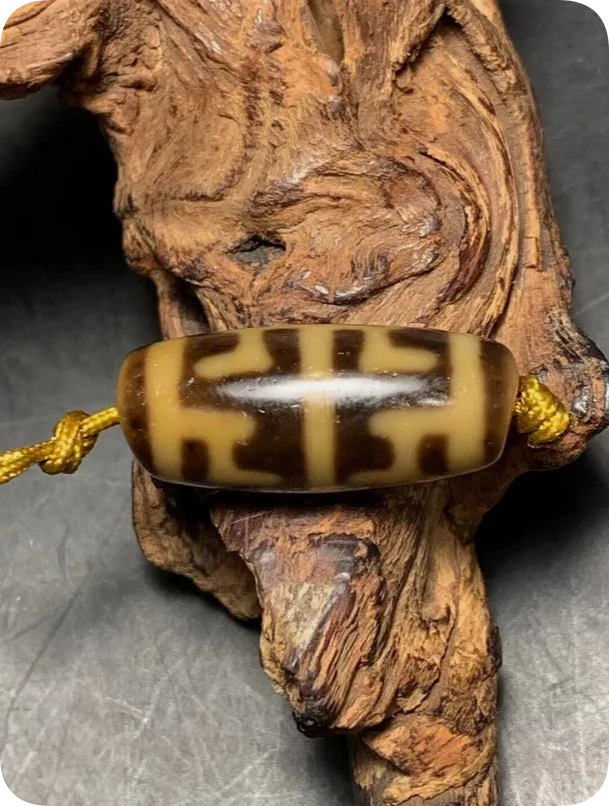 unique Magical Tibetan Old Agate Ivory Color Unbounded multiplierTotem dZi Bead