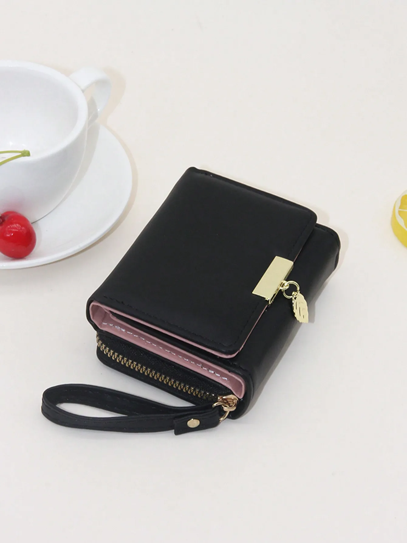 

Fashionable Printed Trifold Wallet With Multiple Card Slots, Partition And Chain Strap, Multi-Functional Compact Purse For Women