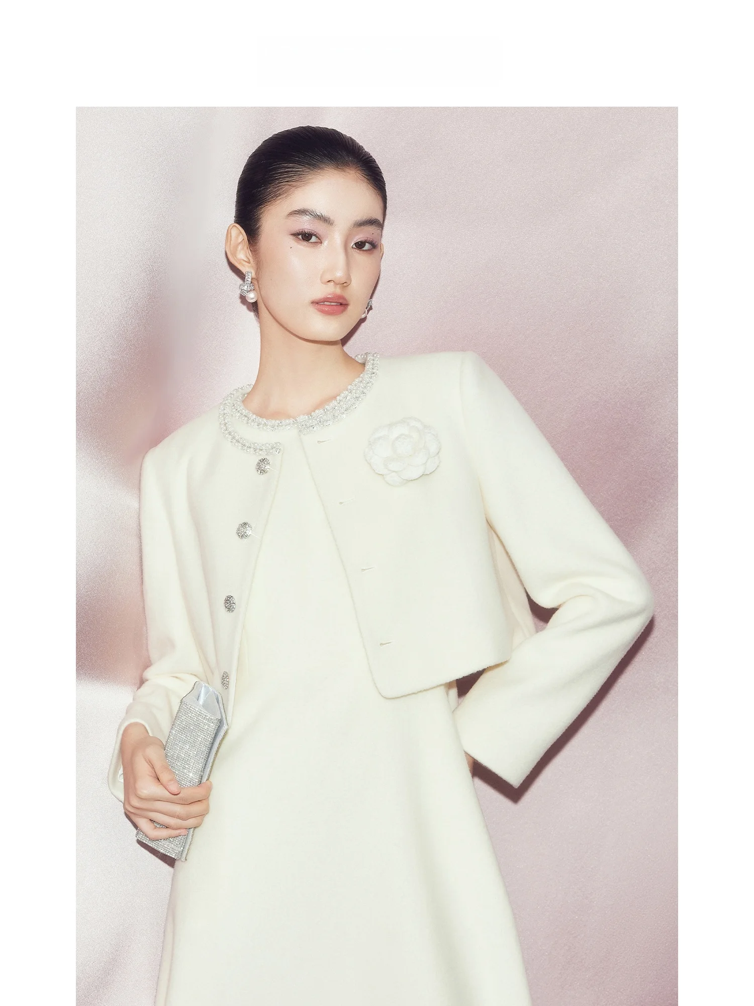 mandyzhang-premium-wool-tea-rose-brooch-pin-women's-fashion-accessory-small-fragrance-style-floral-chest-pin-design