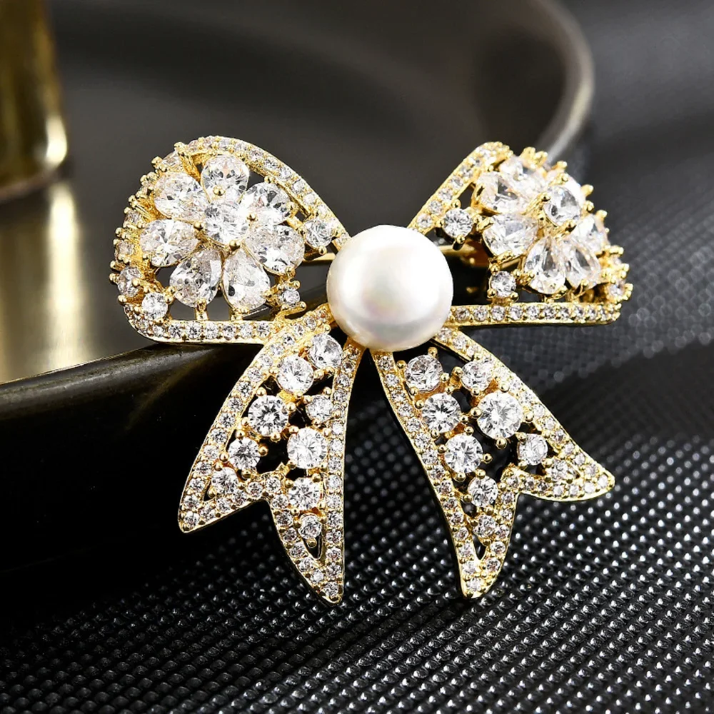 Luxury Pearl Crystal Jewelry Butterfly Brooch Charm Elegant Lady Badge Classic Banquet Dress Suit High-end Pin Jewelry Gifts