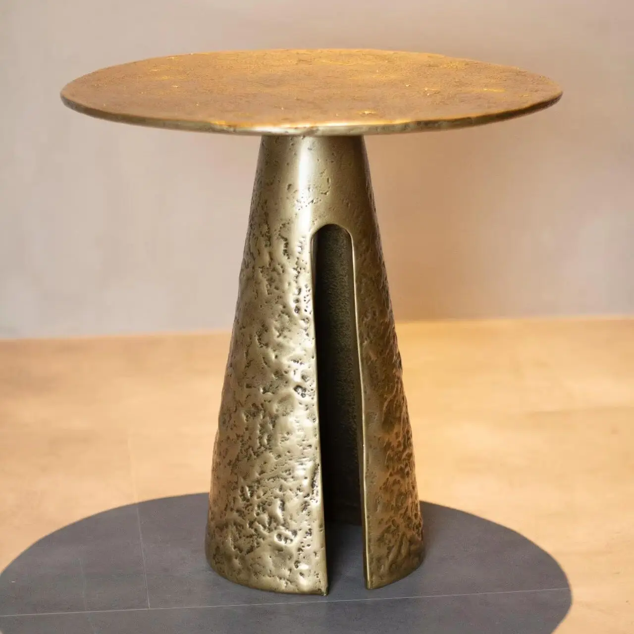 Classic hand-forged side table, retro-style metal aluminum alloy small coffee table, medieval cafe cigar bar corner table