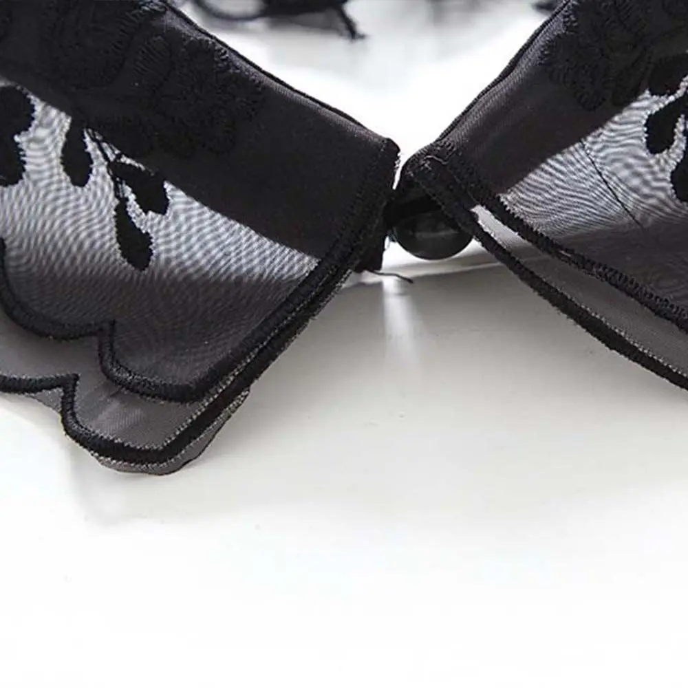 เสื้อสเวตเตอร์ปักลายลูกไม้สีขาวมุกคอปลอมหรูหรา