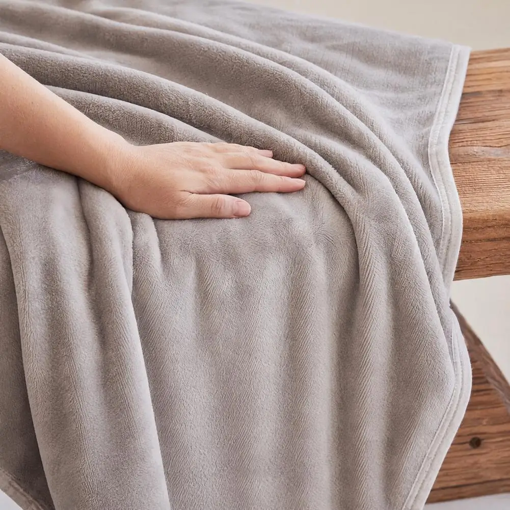 Travel Throw Blanket Solid Color Flannel Throw Blanket Lightweight Plush Bed Cover Soft Fuzzy Sofa Blanket for Cozy Nap Sleeping