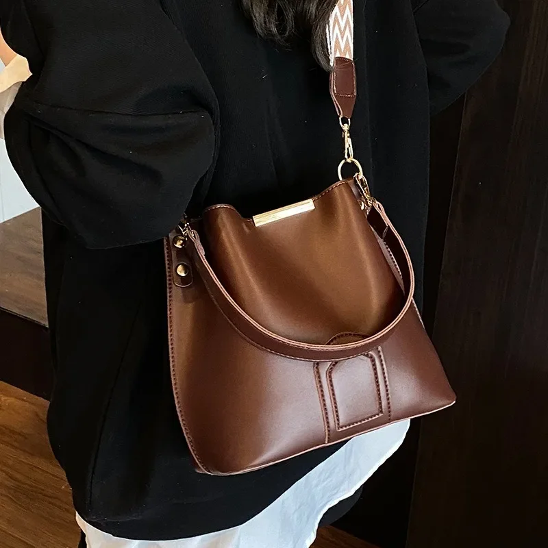 

2025 Women's Chic Luxury Bucket Tote - Comfortable Wide Shoulder Strap Crossbody & Handheld Purse for Effortless Commuting
