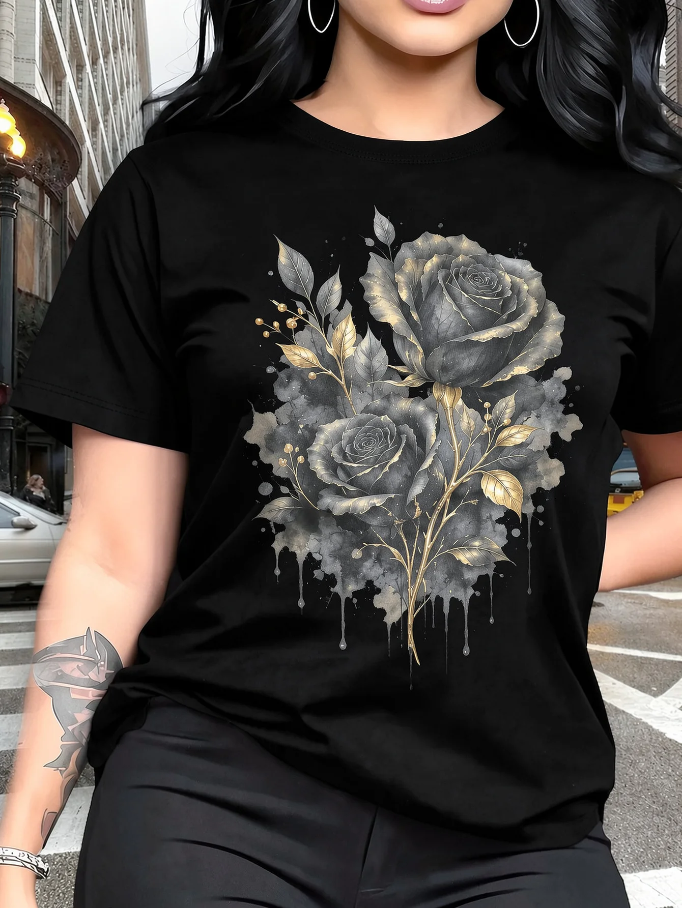Black and gold plant bouquet pattern printed T-shirt casual short sleeved top suitable for daily casual travel clothing