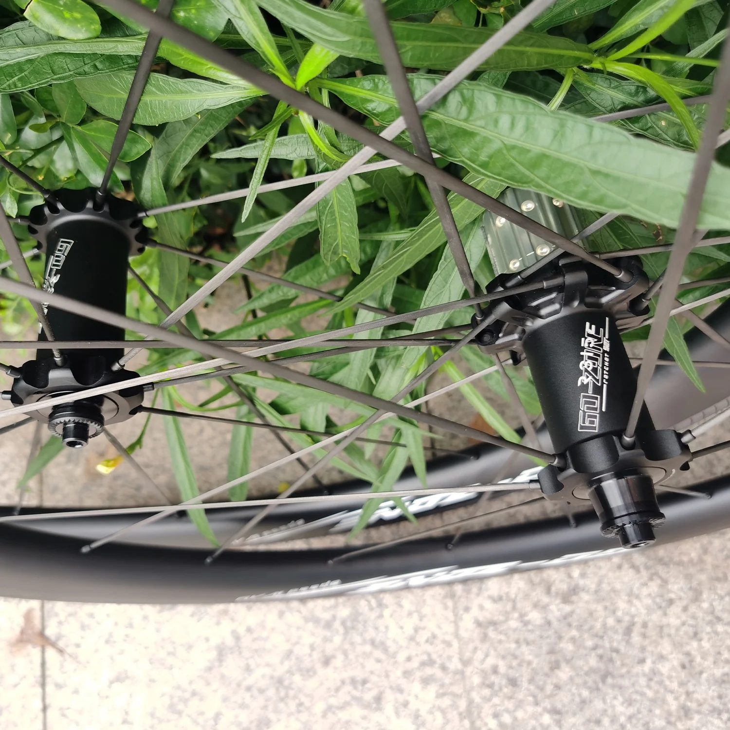 1160g Carbon Spokes 26mm Rim Brake 700c Wheels GOZONE R315C 52T Ratchet Steel TPI / Ceramic Bearings Road Carbon Bike Wheelset