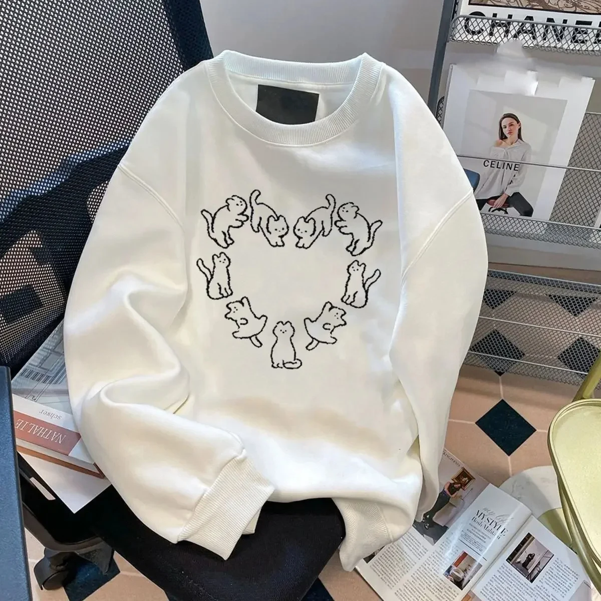 Korean Version of The New Cat Print Crew Neck Sweater for Men and Women Loose Fit Casual Couple Autumn and Winter Long Sleeves