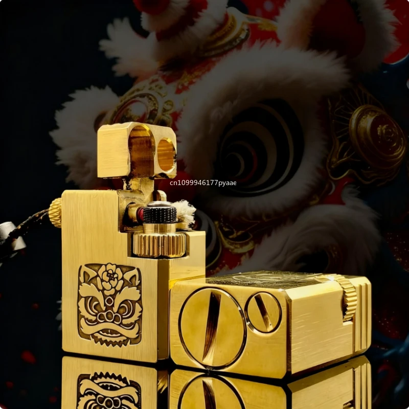 

Trench BrassSmall Square Kerosiene Lighter Essential Carving Mini Portable Retro Men's Gift Smoke Accesoires Smoking Accessories