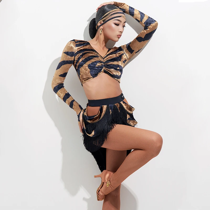 Stroje do tańca latynoamerykańskiego 2025, wzór tygrysa, top bez pleców, frędzle, asymetryczna spódnica, strój treningowy, odzież latynoska DW269/270
