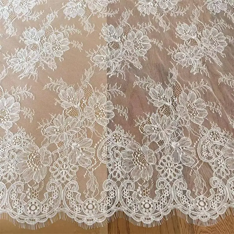 3M. Handgefertigter Spitzenstoff mit Kordelstickerei für Hochzeitskleider, DIY-Nähstoff aus weißer Spitze. Luxuriöse Stoffe für Designer. – Detail 2