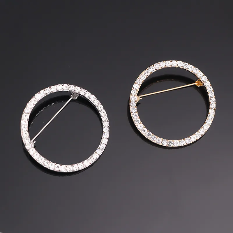 Rhinestone Buckle Pearl Brooches for Women Alloy Simple Heart Round Accessories Clothing Jewelry Weddings Party Casual Pins