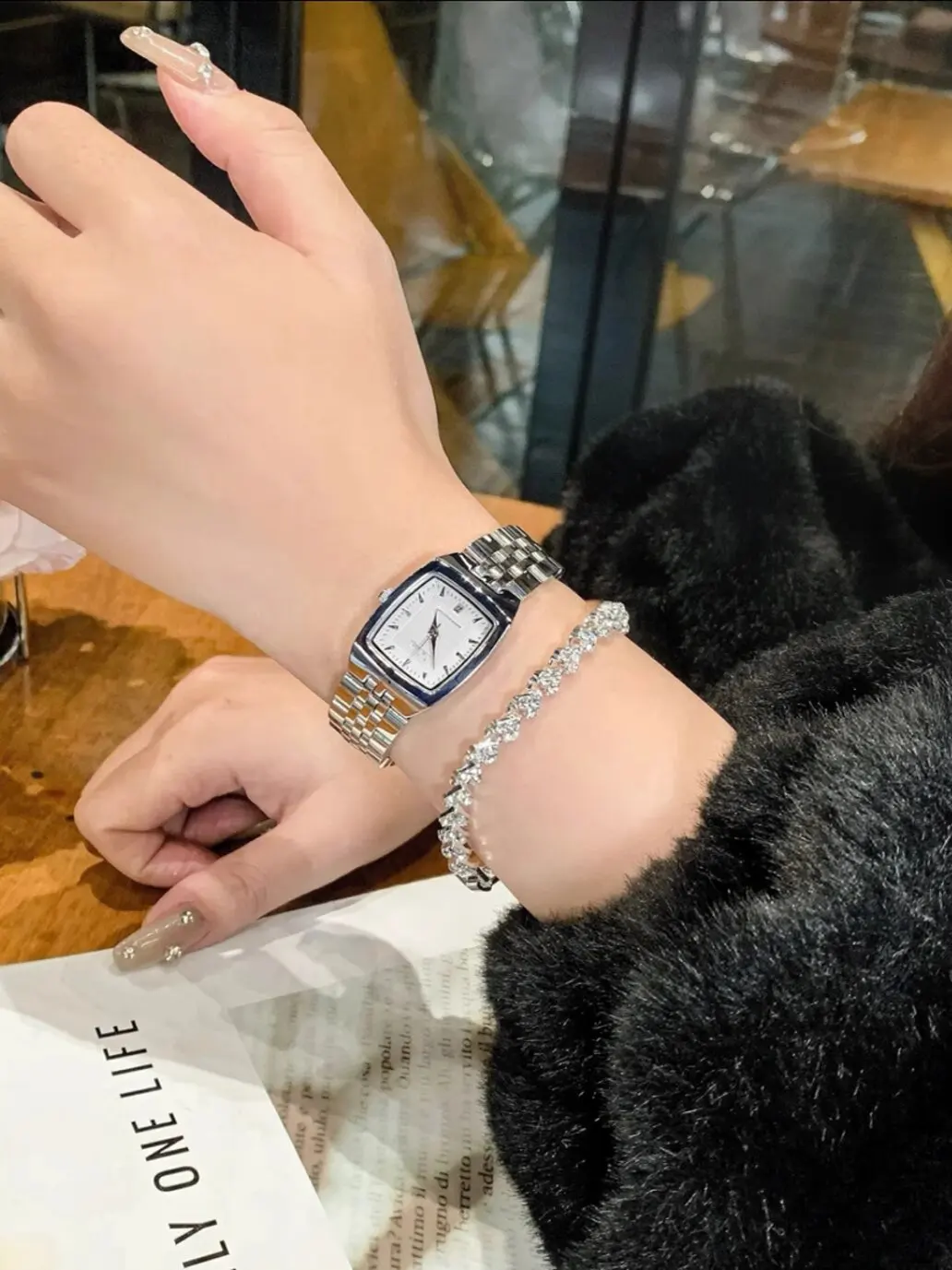 Elegant Women'S Watches, Luxurious Square Tonneau-Shaped Women'S Watches, High-End Luxury Women'S Watches, Watch Accessories.