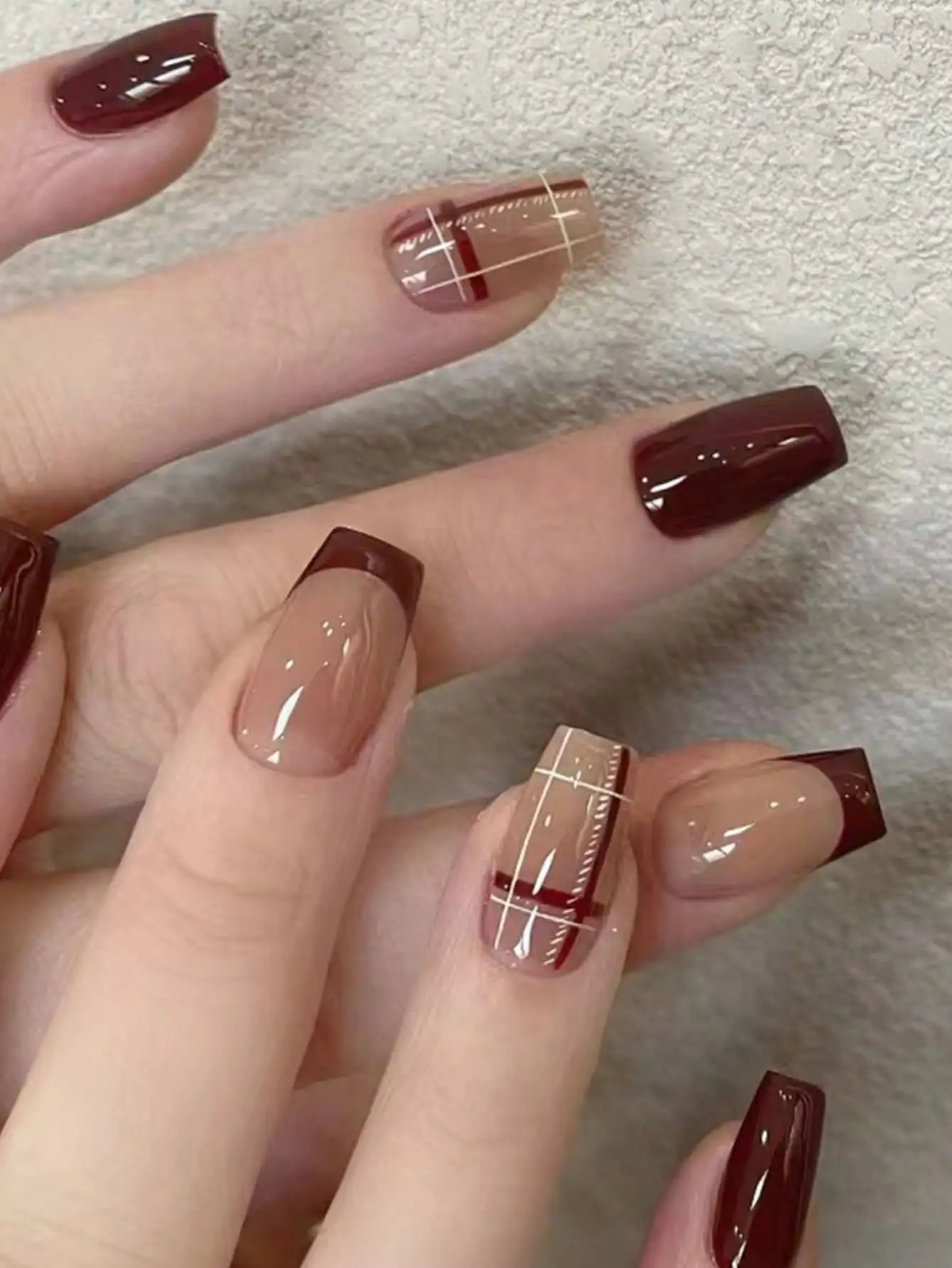 

30pcs/Box Burgundy French Manicure Press-On Nails - Medium Length, Glossy Finish, Short Square Shape, Includes 1 Gel Polish