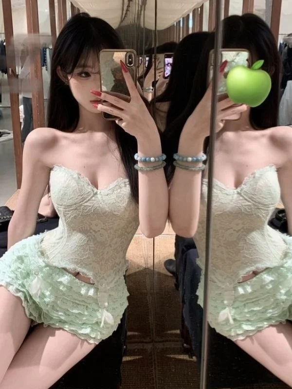 

Retro Sexy Lady Style Two-Piece Set with Crop Top And Skirt for Young Women High Waist And Sleeveless Summer Fashion