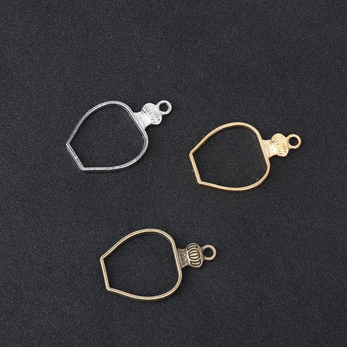 

30pcs Alloy Jewelry Making DIY Pendant Frames Hollow Triangle Bezel Charms Craft Supplies Accessories Fashion Stylish