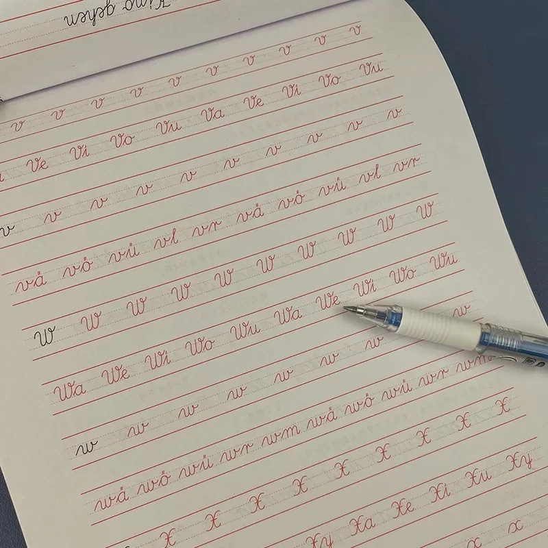 Tägliches 10-Minuten-Set zum Üben der deutschen Kalligraphie mit Audio- und Videoaufnahmen – Übungsbuch für das deutsche Alphabet – Detail 4