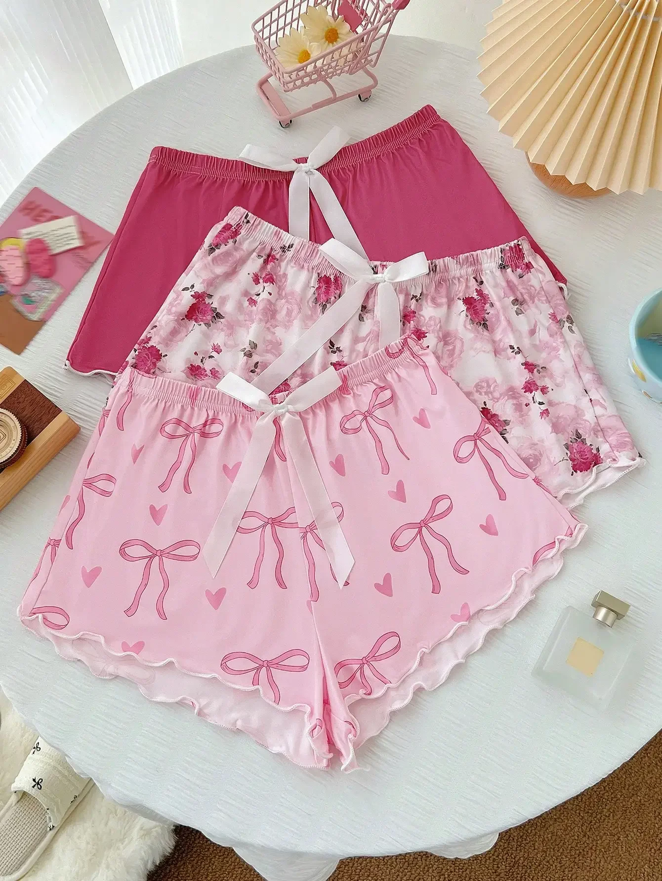 

Комплект из 3 предметов: женские шорты для сна с цветочным принтом и бантом, с рюшами по низу