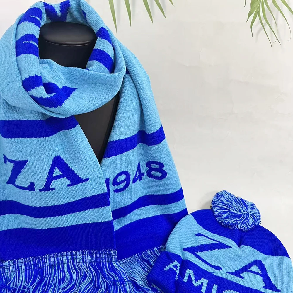 Hellblaues und königsblaues ZA 1948-Set aus Strickschal und Mütze