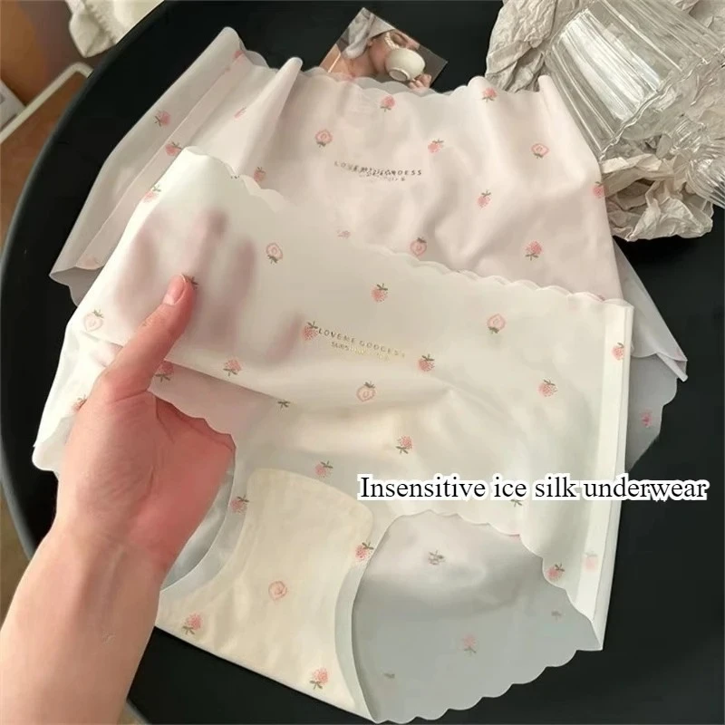 Ice Silk Seamless Underwear Panties Ladies Summer Ultra-thin Briefs Antibacterial Crotch Female Soft Soft Middle Waist Panties