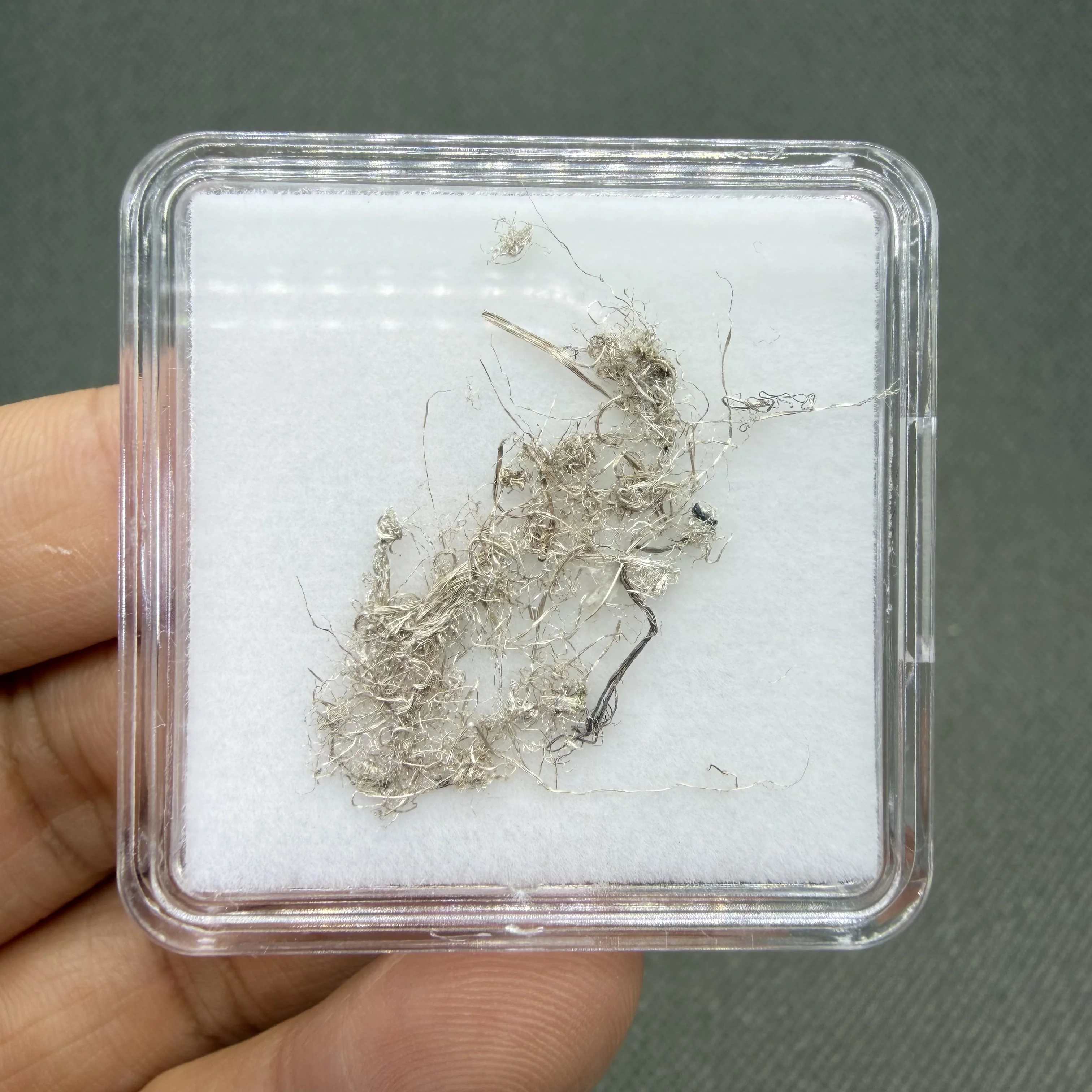 Natural Native Silver mineral Crystal Wire Silver White Metallic Mineral Specimen (plastic box size 4 cm)