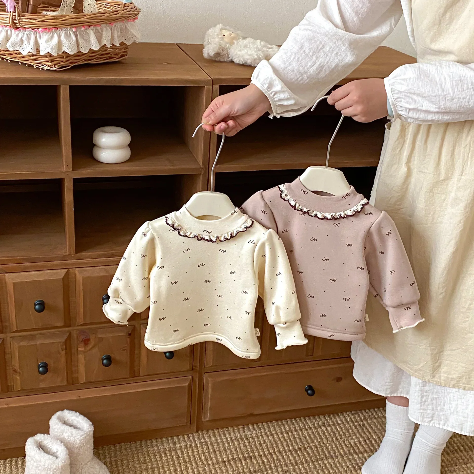 الشتاء 0-5Y الفتيات الملابس الكورية نمط تكدرت طوق القوس طباعة طويلة الأكمام تي شيرت الأطفال سميكة ملابس داخلية بلوزة