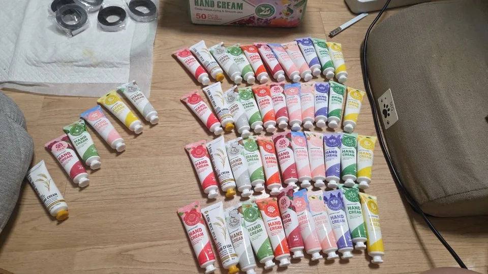 50pcs/box 10 Fragrance Hand Cream - Moisturizing, Portable and Compact, Premium Gift Set for Party and Gathering Distribution photo review
