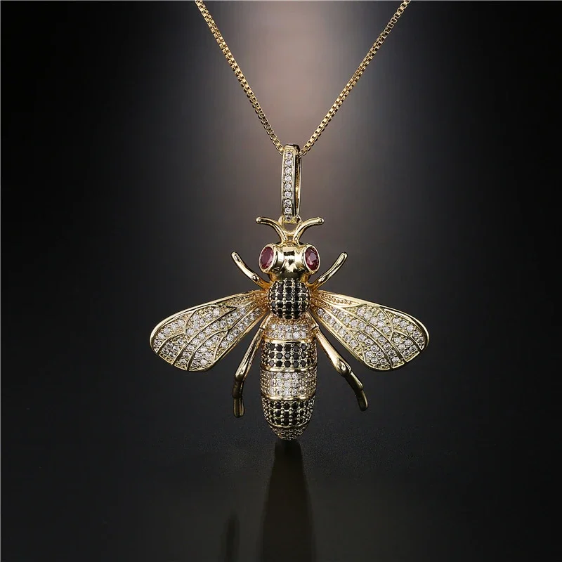 

Punk 18K Gold Color Plated Zircon Bee Necklace Golden Wings Flying Black Rhinestones Hip Hop Jewelry Sweater Chain for Woman