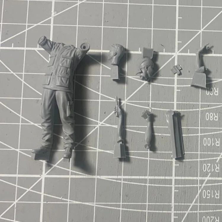 1/35 Resin Model figure GK Soldier SELFIE SOLDIER Military theme of WWII Unassembled and unpainted kit