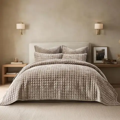 Luxury Velvet Quilt Queen Size Bedding Set Ultra Soft Velvet Comforter Set Lightweight Quilted Channel Box Stitch Oversized Bed