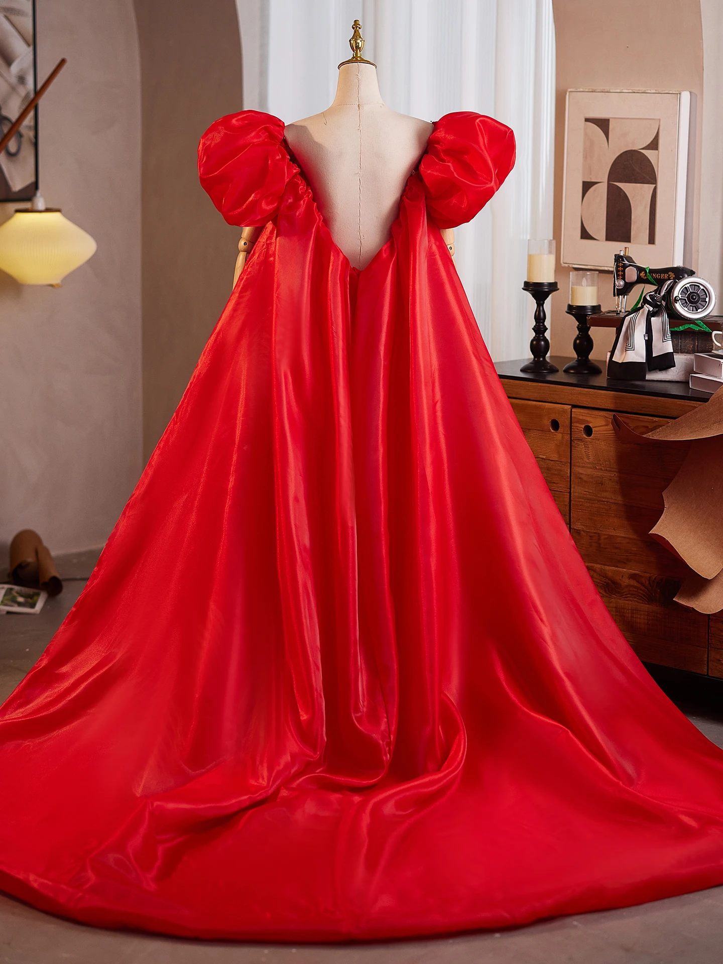 robe-de-soiree-rouge-faite-main-diy-avec-echarpe-d'epaule-pour-modele-de-scene-performance-accessoire-hote-seance-photo-a-longue-traine