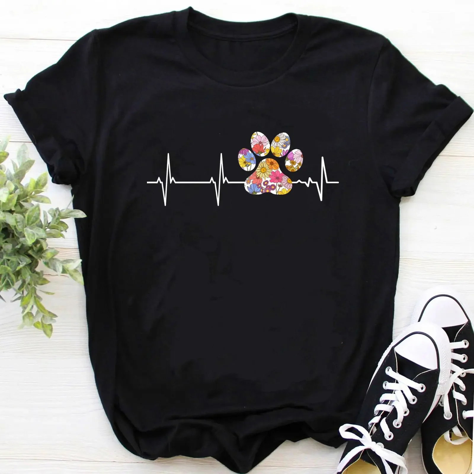 Vet Tech Flower Paw Print Heartbeat T shirt Veterinarian Technician Casual  Top for Staff Animal Lovers vintage Washed