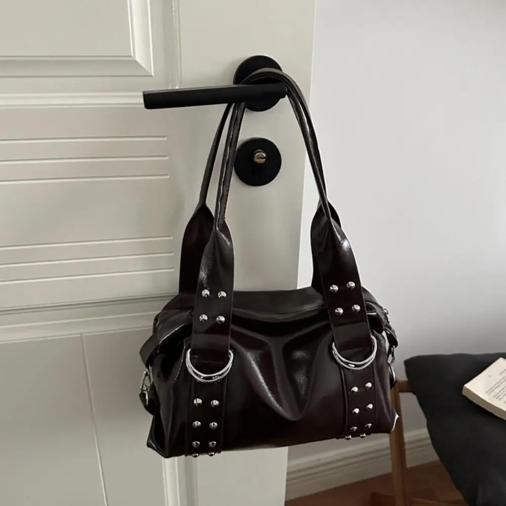 Y2K Punk Handtasche mit Nieten für Damen, aus Kunstleder, große Kapazität, Schultertasche, Vintage-Mode, Boston-Tasche, Umhängetasche für den täglichen Gebrauch. – Detail 23