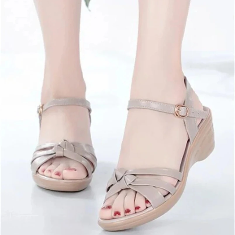 

2025 женские летние босоножки на танкетке, повседневная женская обувь из натуральной кожи с пряжкой и ремешком, женская женская обувь на платформе, большие размеры