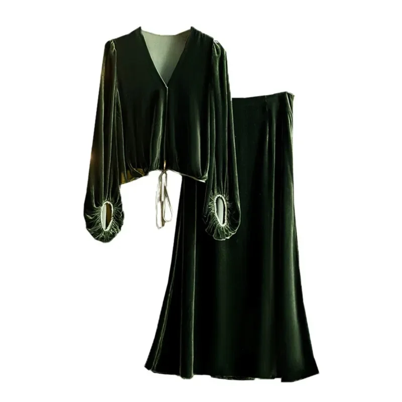 New High End Green Velvet Women\'s Two Piece Set Fashion Elegant Lantern Silk V-neck Lantern Sleeve Pullover Tops + Skirt Suit