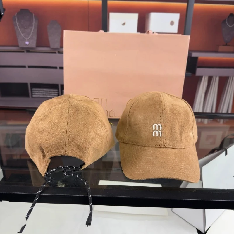 Topi Baseball Anti Angin Model Duckbill Bahan Kulit Rusa Tebal Hangat Gaya Couple Serasi 2026