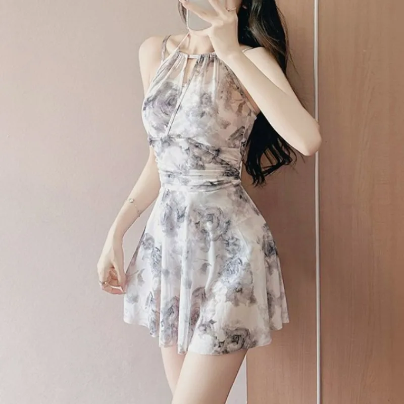 Traje de baño de una pieza con estampado Floral para mujer, traje de baño Sexy con cuello Halter y espalda descubierta, minivestido ajustado sin mangas para playa, traje de baño de hadas Vintage