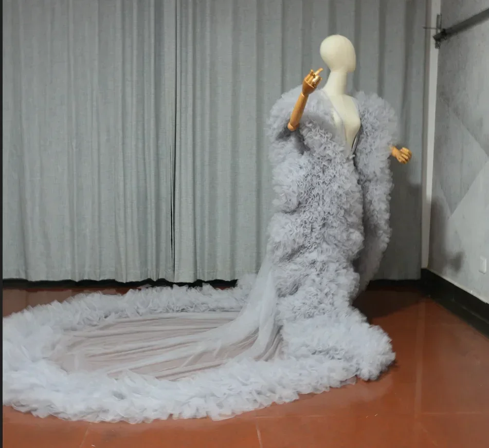 Abito da giacca lungo completo di lusso con volant Mantello in tulle Cappotto da sposa Abbigliamento da sposa Cappotto da palcoscenico di moda Abito da ballo personalizzato personalizzato