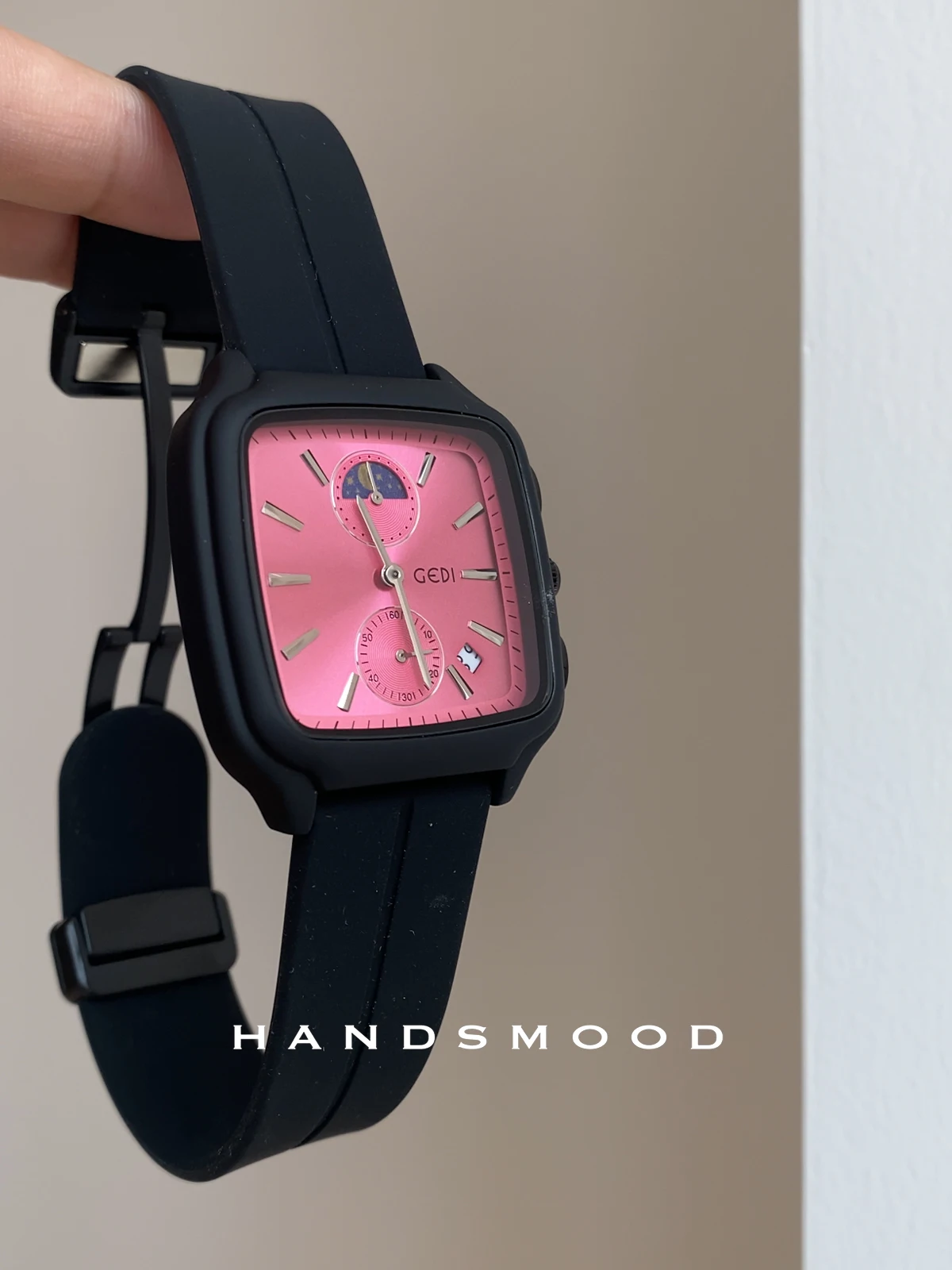 New High-End Luxury Women'S Quartz Watch With A Square Rose-Red Silicone Strap. Fashionable And Trendy Women'S Watch.