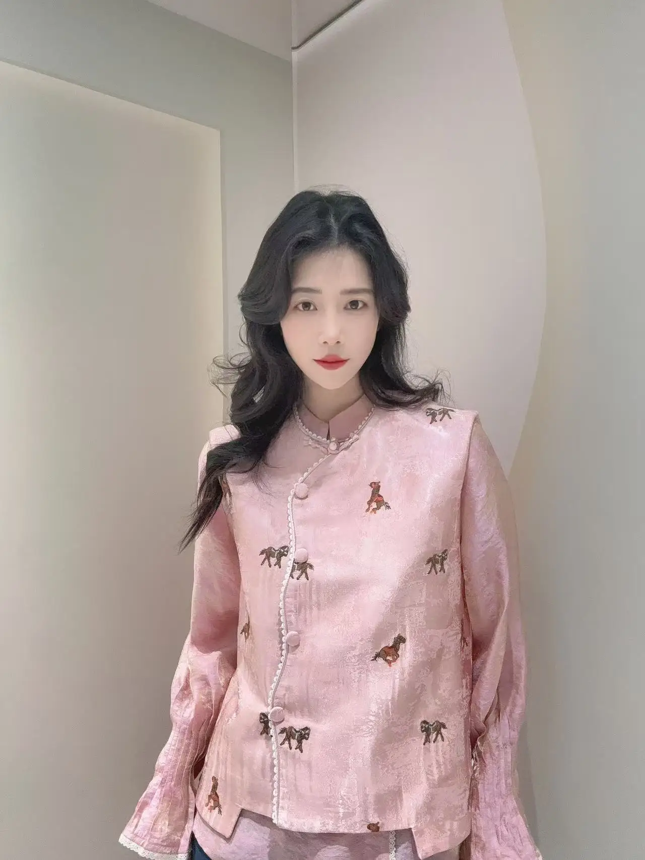 

Новая женская свободная блузка-ханьфу в винтажном стиле с вышивкой, вдохновленная китайской культурой, для стройности и подчеркивания национального характера