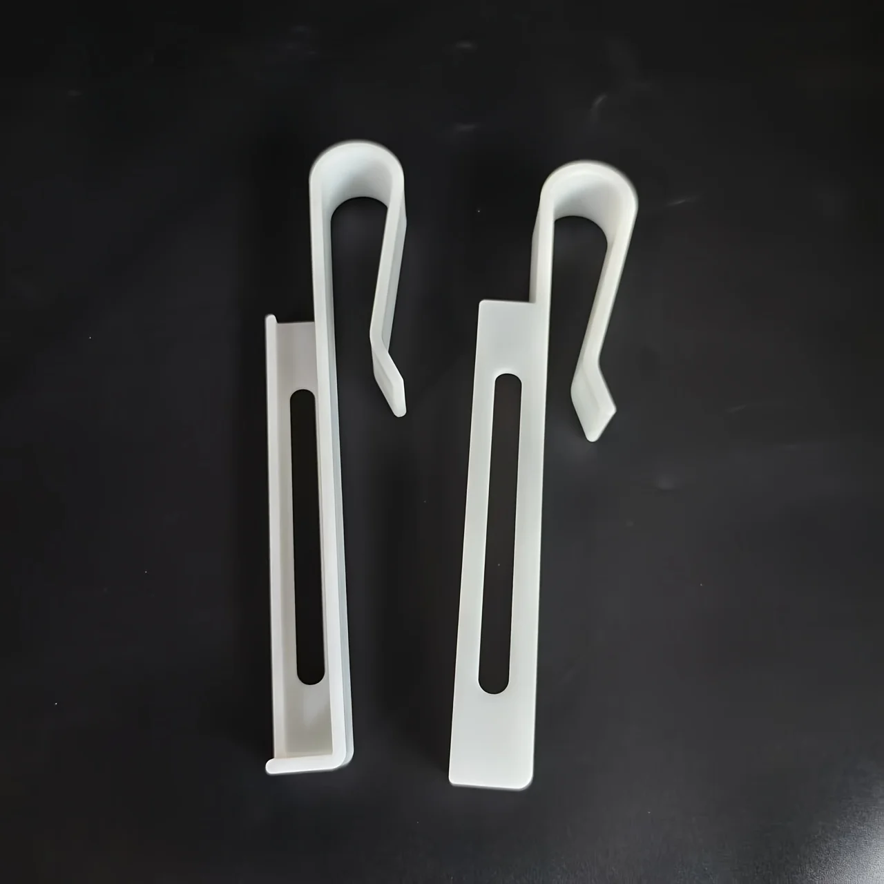 

2pcs Universal Car Sun Visor Phone Tablet Mount With Charging Port Adjustable White Clip Plastic Fits Most Vehicles Hands-Free