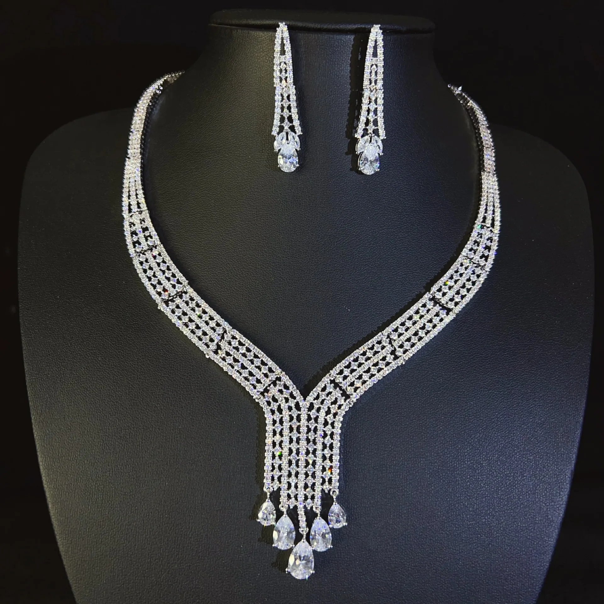 Luxury Elegant New Design stereo White Necklace Earrings Dubai Set Women's Bridal Everyday Jewelry Wedding Holiday Gift M-1029