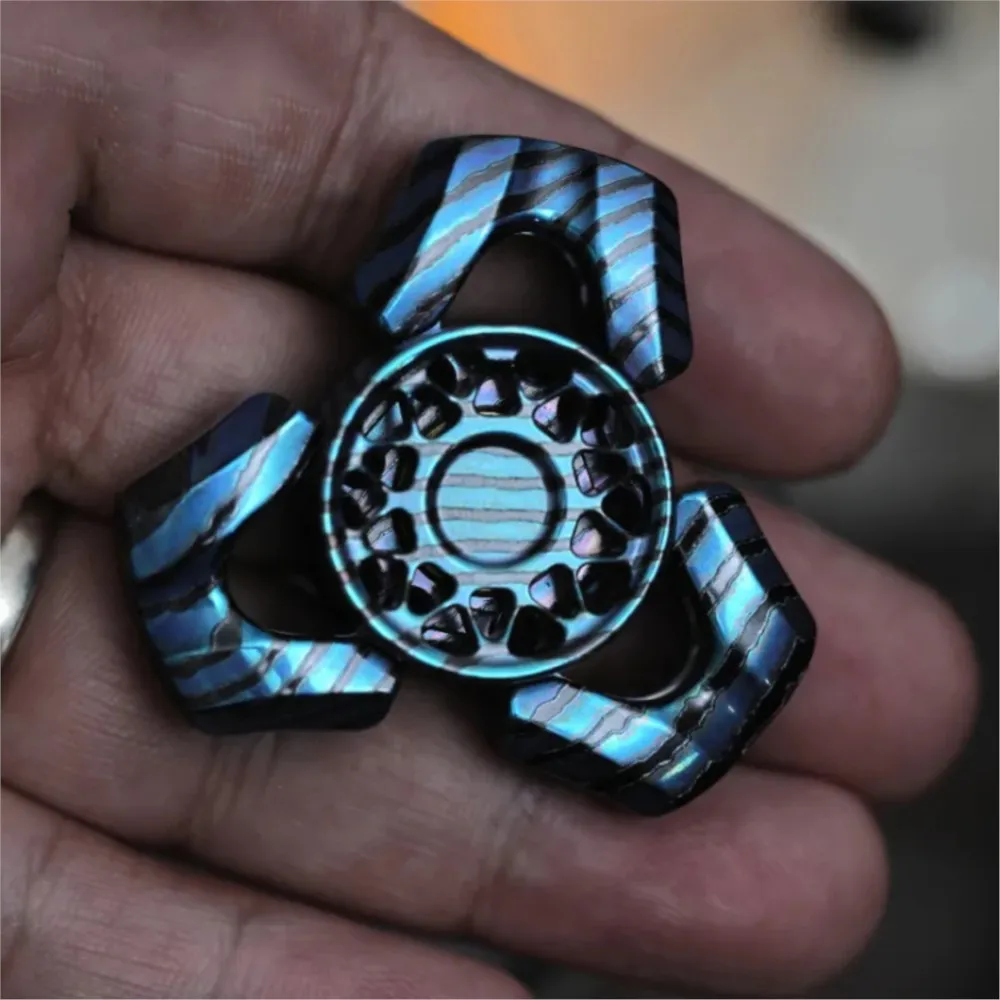 KAIS EDC EXPLORERS Fidget Spinner trois feuilles Spinner Fidget jouets pour adultes soulagement de l'anxiété Gadgets accessoires de bureau