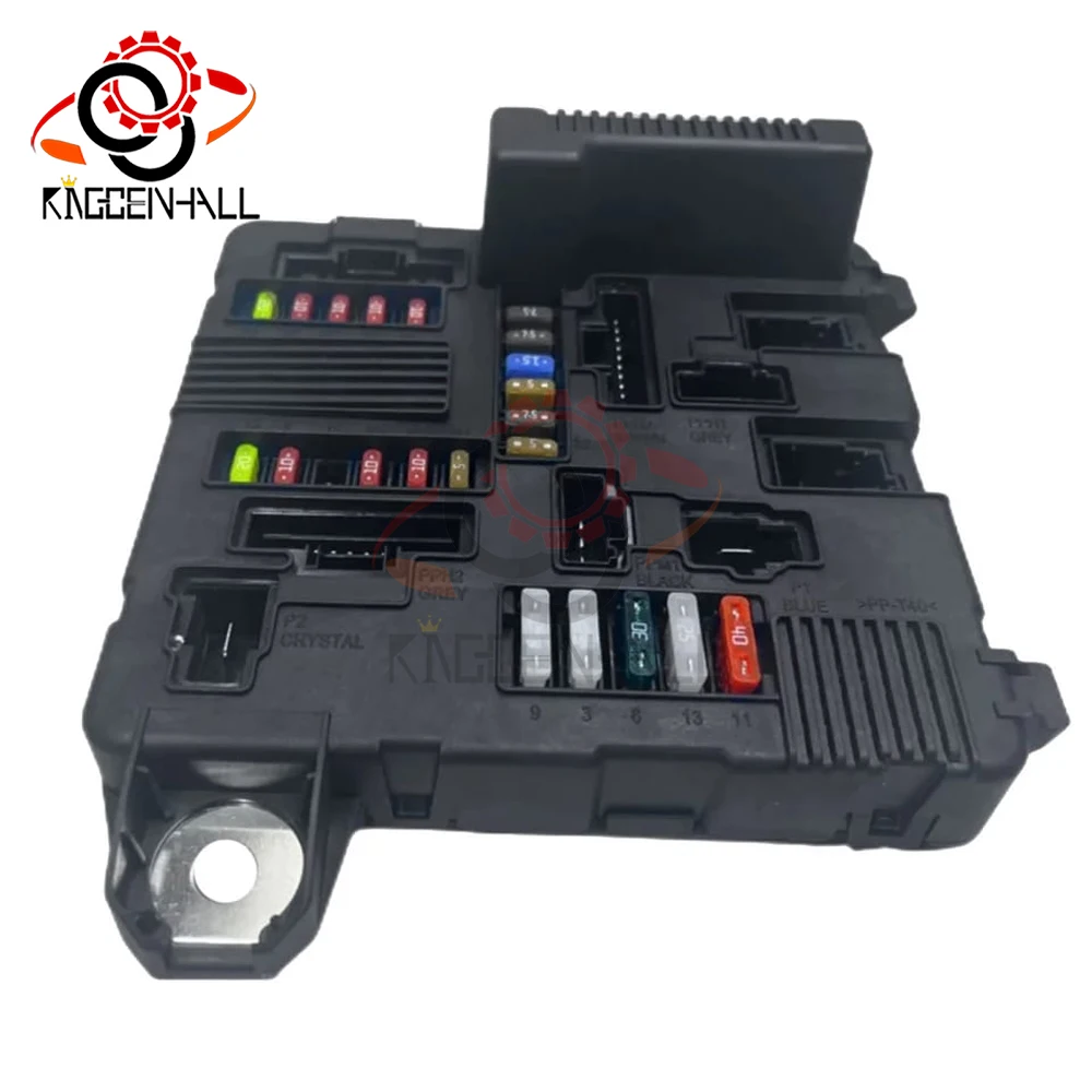 8200306033 Engine Fuse Box For Renault Megane II Scenic Auto Parts 8200306032 5118399300 8200262385