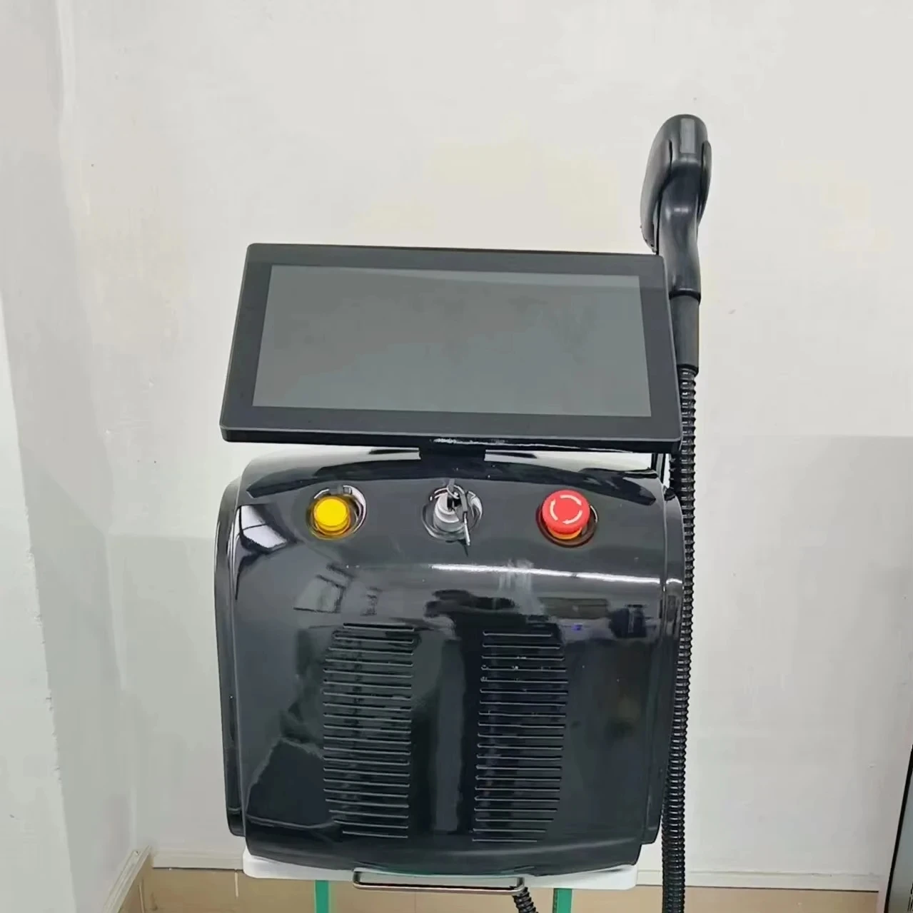 Diode Laser Hair Removal Machine Multi Wavelengths Painless Permanent Laser Hair Removal Device Alexandrit Laser 4000w