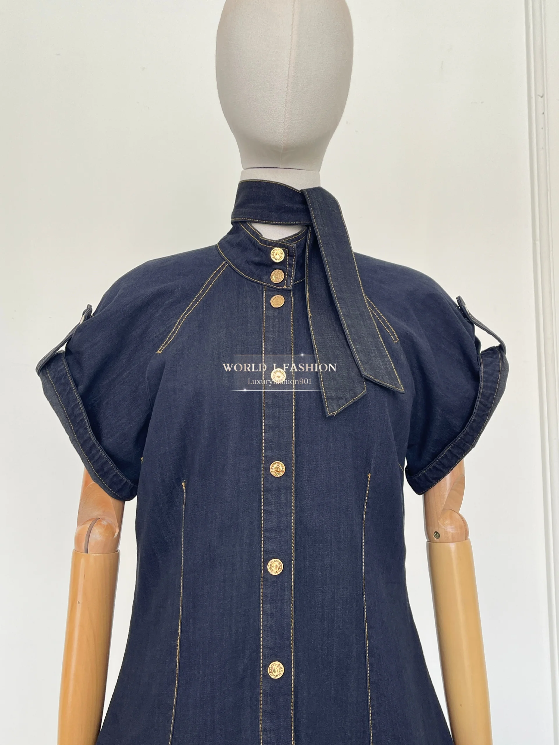 Elegancka, granatowa bluzka z krótkim rękawem i wstążką, wykonana z denimu, nowość 2025