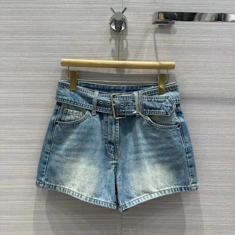 

High Street Bull Market Shorts, Fashionable and Trendy Waist Belt, Slim and Worn White Wearing, Wrapped Hips, Denim Hot Pants