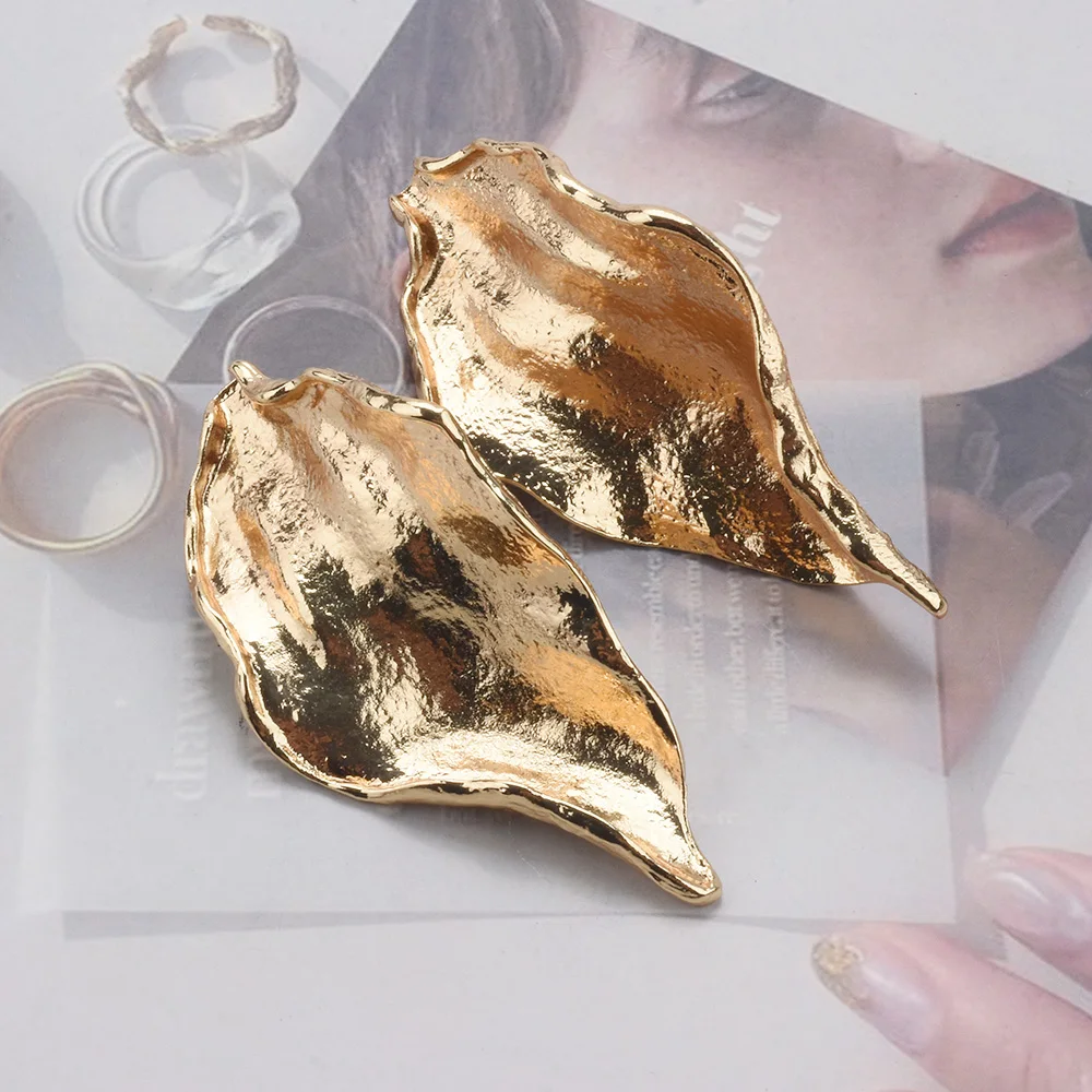 2026 New Vintage Punk Golden Irregular Twisted Metal Earrings Women Indian Statement Hip Hop Rock Earrings Lady Jewelry